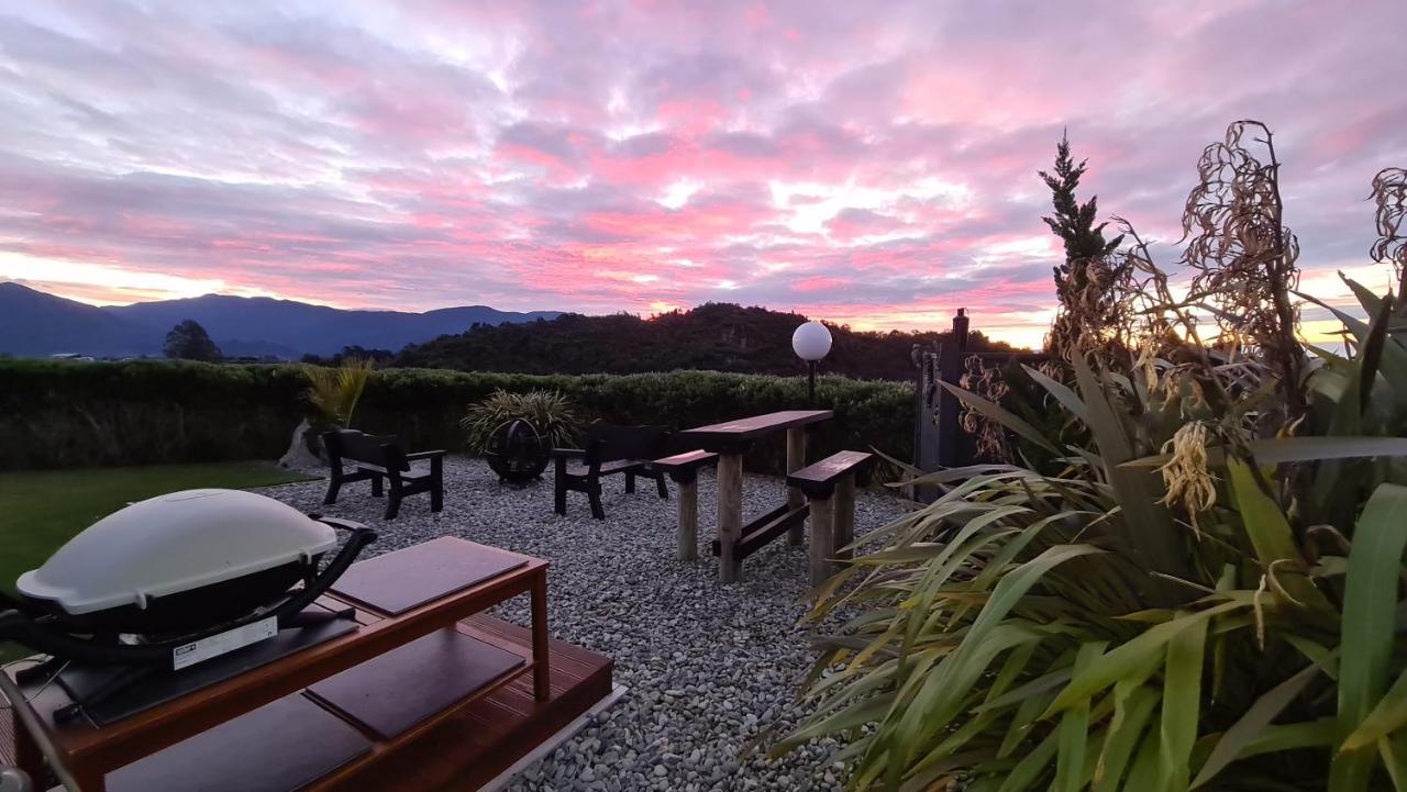 Rocky Ridge Cottage Takaka Exterior photo