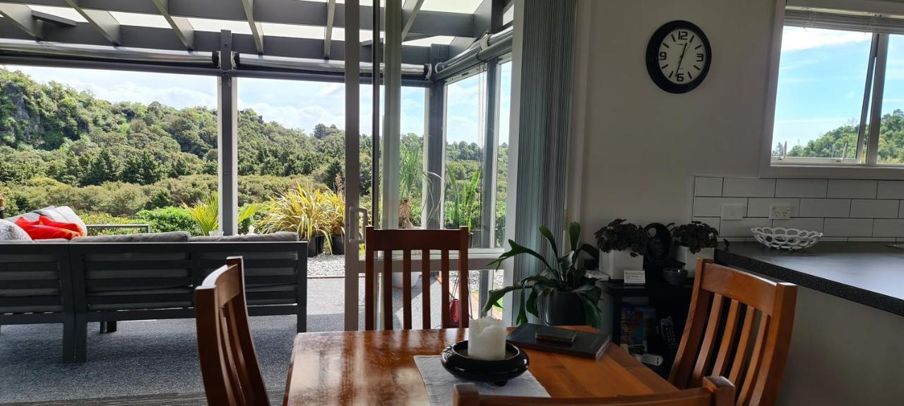 Rocky Ridge Cottage Takaka Exterior photo